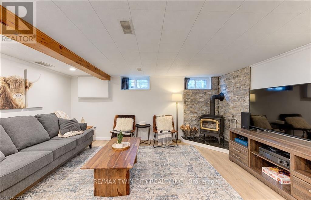 68 CAMBRIDGE Avenue, Kitchener, ON photo 28