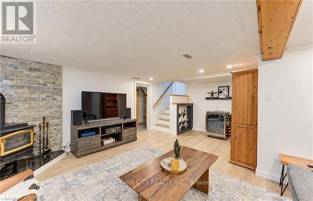 68 CAMBRIDGE Avenue, Kitchener, ON photo 29