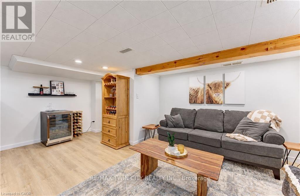 68 CAMBRIDGE Avenue, Kitchener, ON photo 30