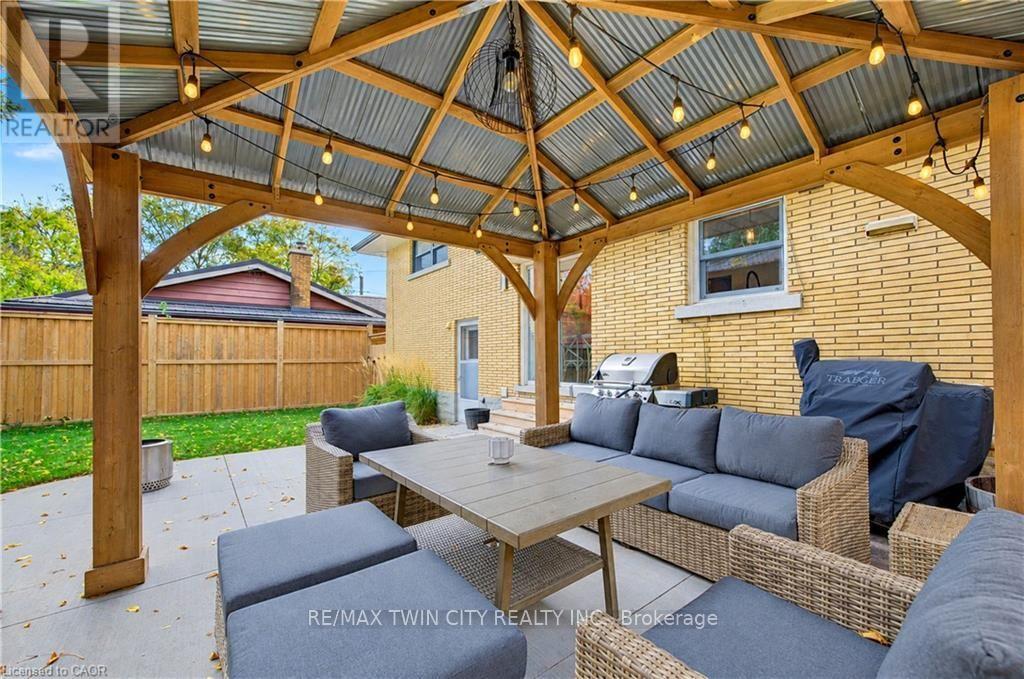 68 CAMBRIDGE Avenue, Kitchener, ON photo 33