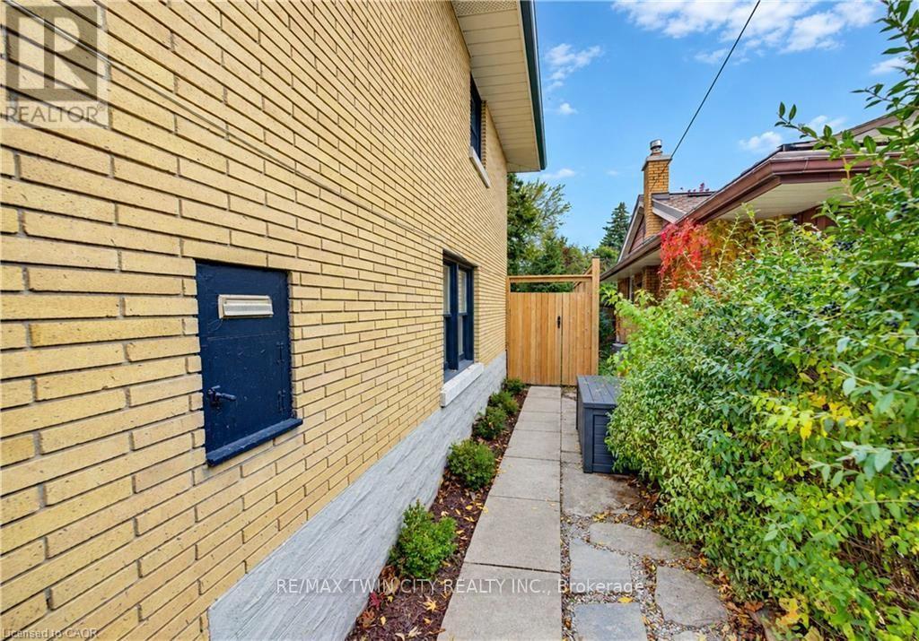 68 CAMBRIDGE Avenue, Kitchener, ON photo 36