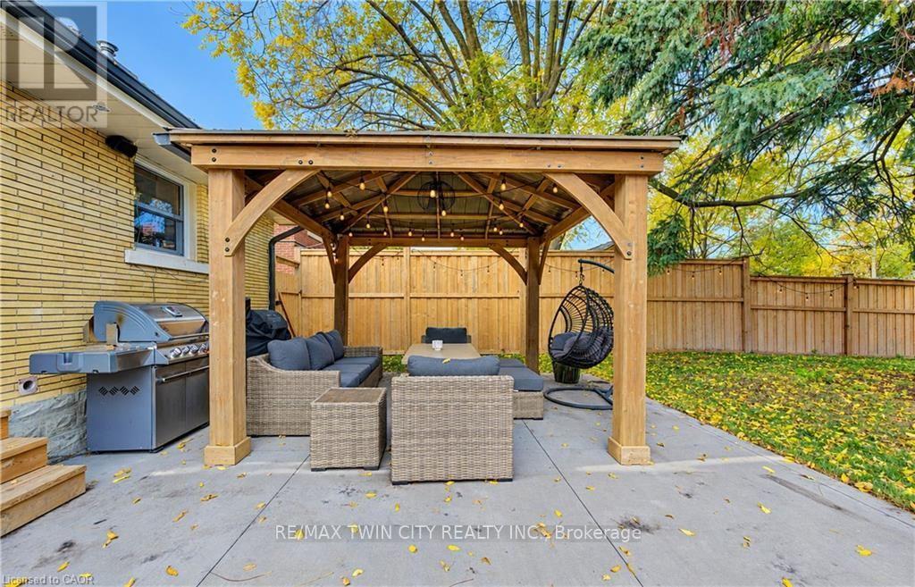 68 CAMBRIDGE Avenue, Kitchener, ON photo 37