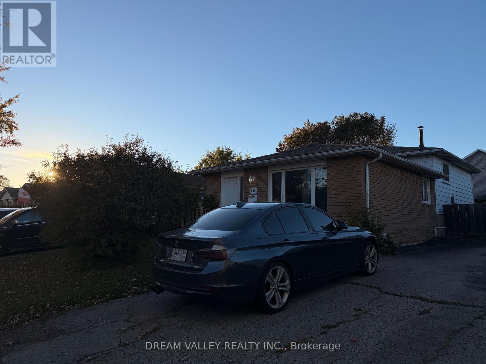 195 KEEFER ROAD, Thorold (Confederation Heights) — photo 2