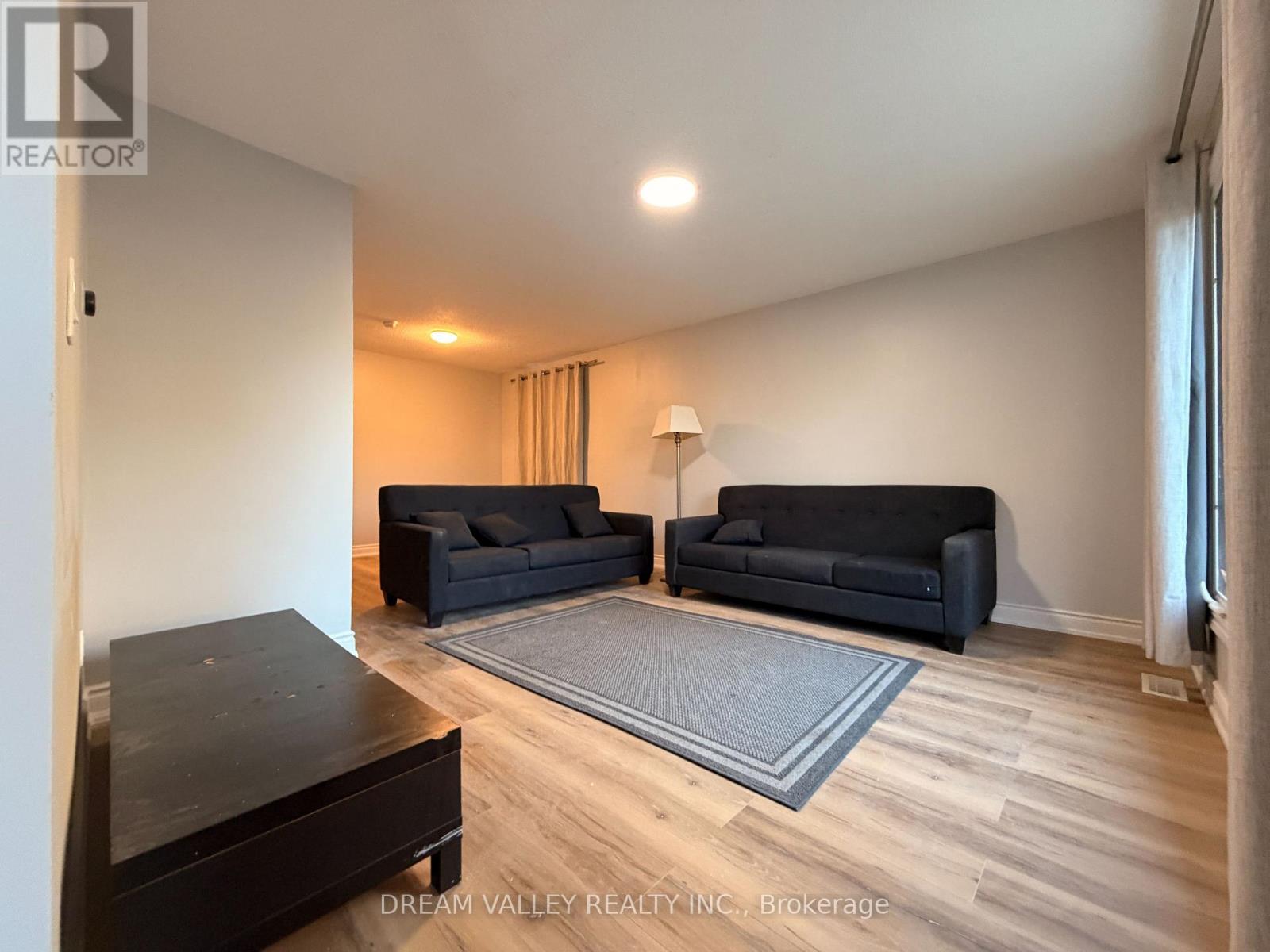 195 KEEFER ROAD, Thorold (Confederation Heights) — photo 3