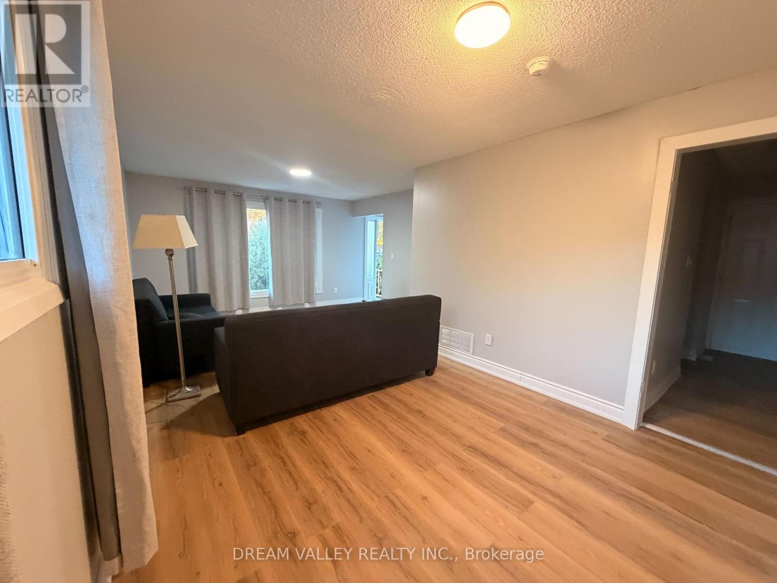 195 KEEFER ROAD, Thorold (Confederation Heights) — photo 4