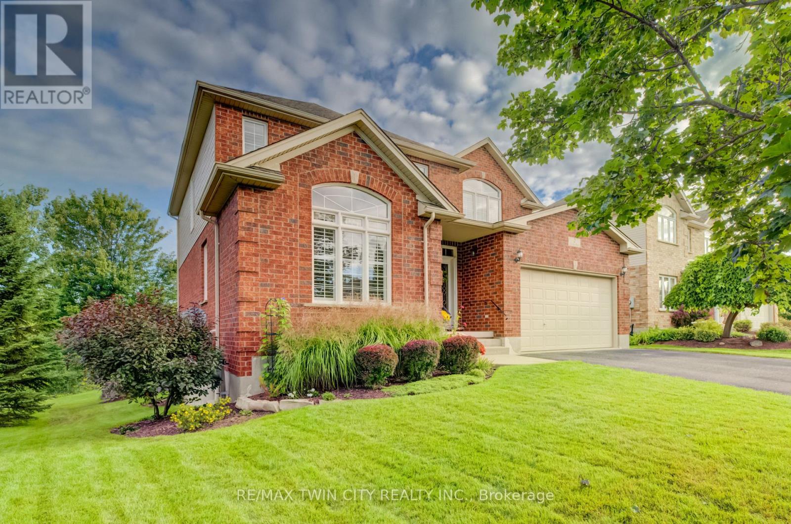 2 FIRELLA PLACE — photo 3