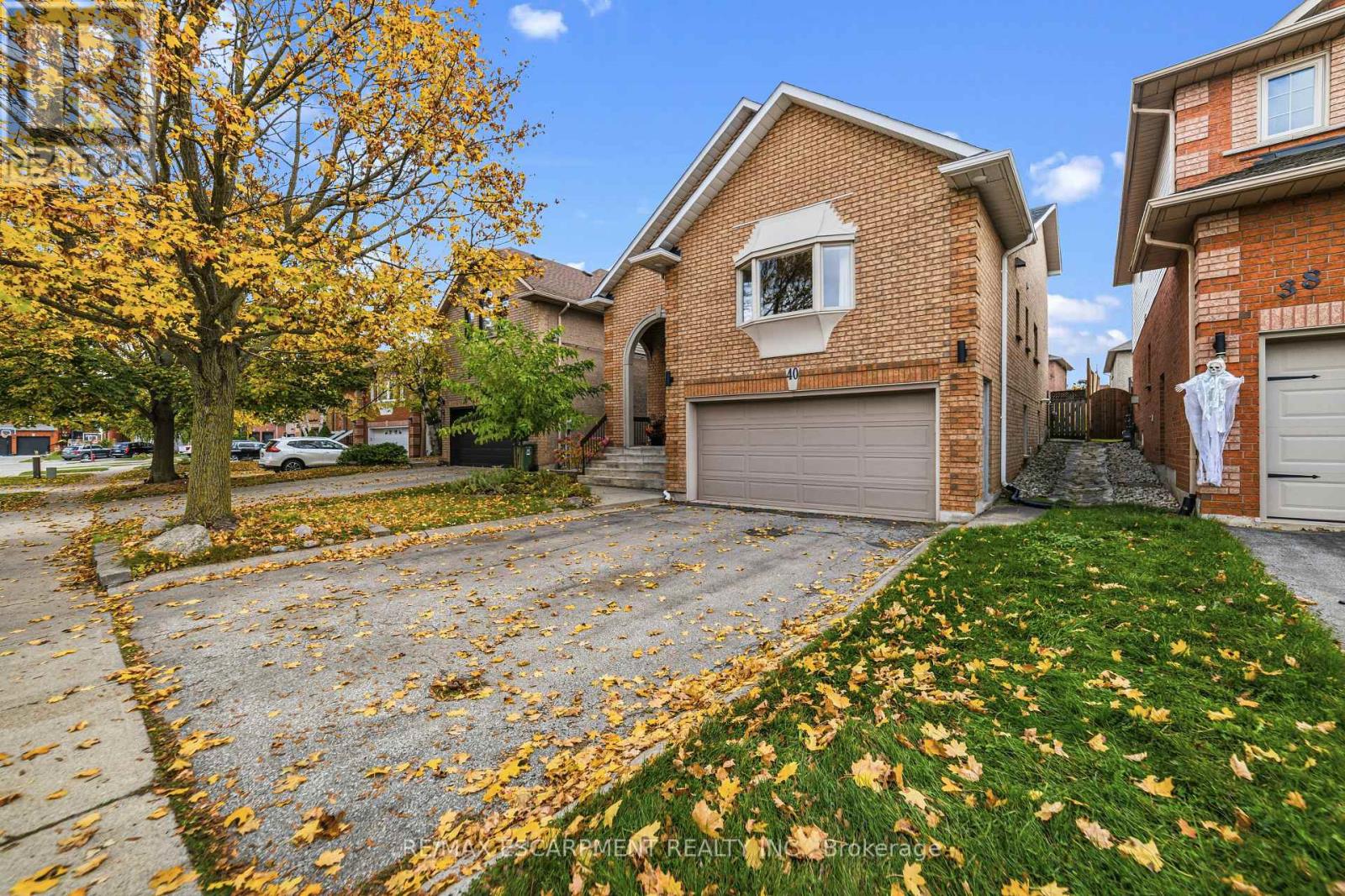 40 BROOKHURST CRESCENT, Hamilton (Waterdown) — photo 2