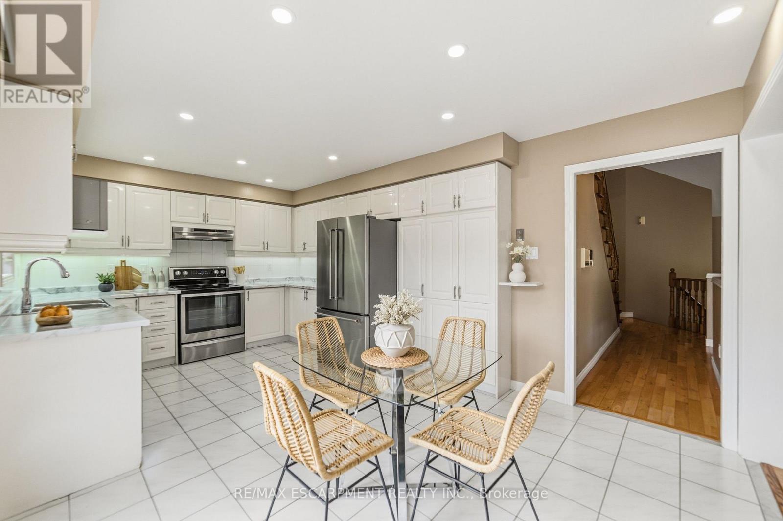 40 BROOKHURST CRESCENT, Hamilton (Waterdown) — photo 9