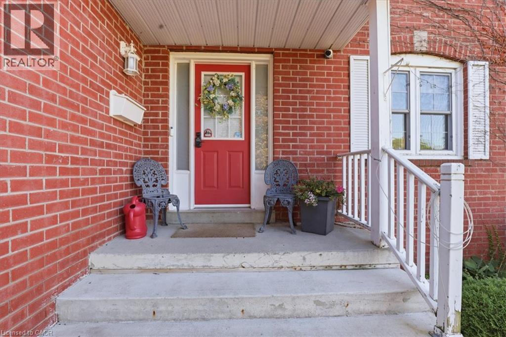 392 BURNETT Avenue — photo 2