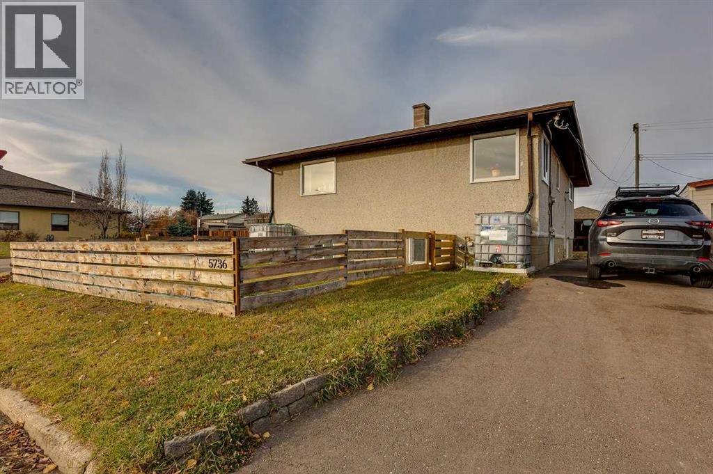 Listing photo – 5736 45 Avenue, Lacombe