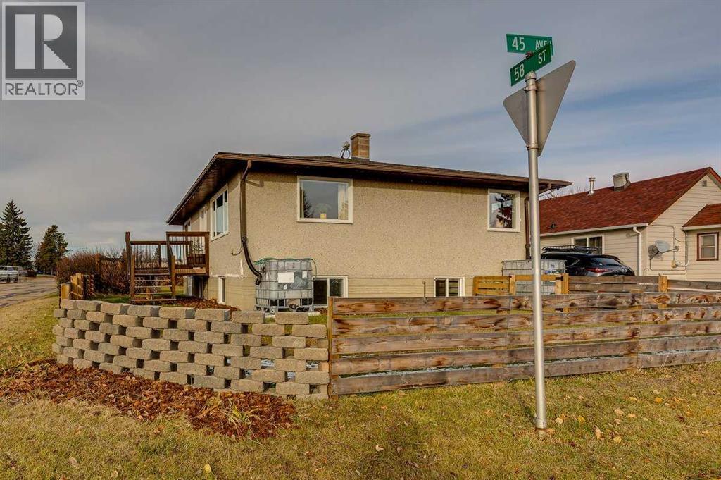 Listing photo – 5736 45 Avenue, Lacombe