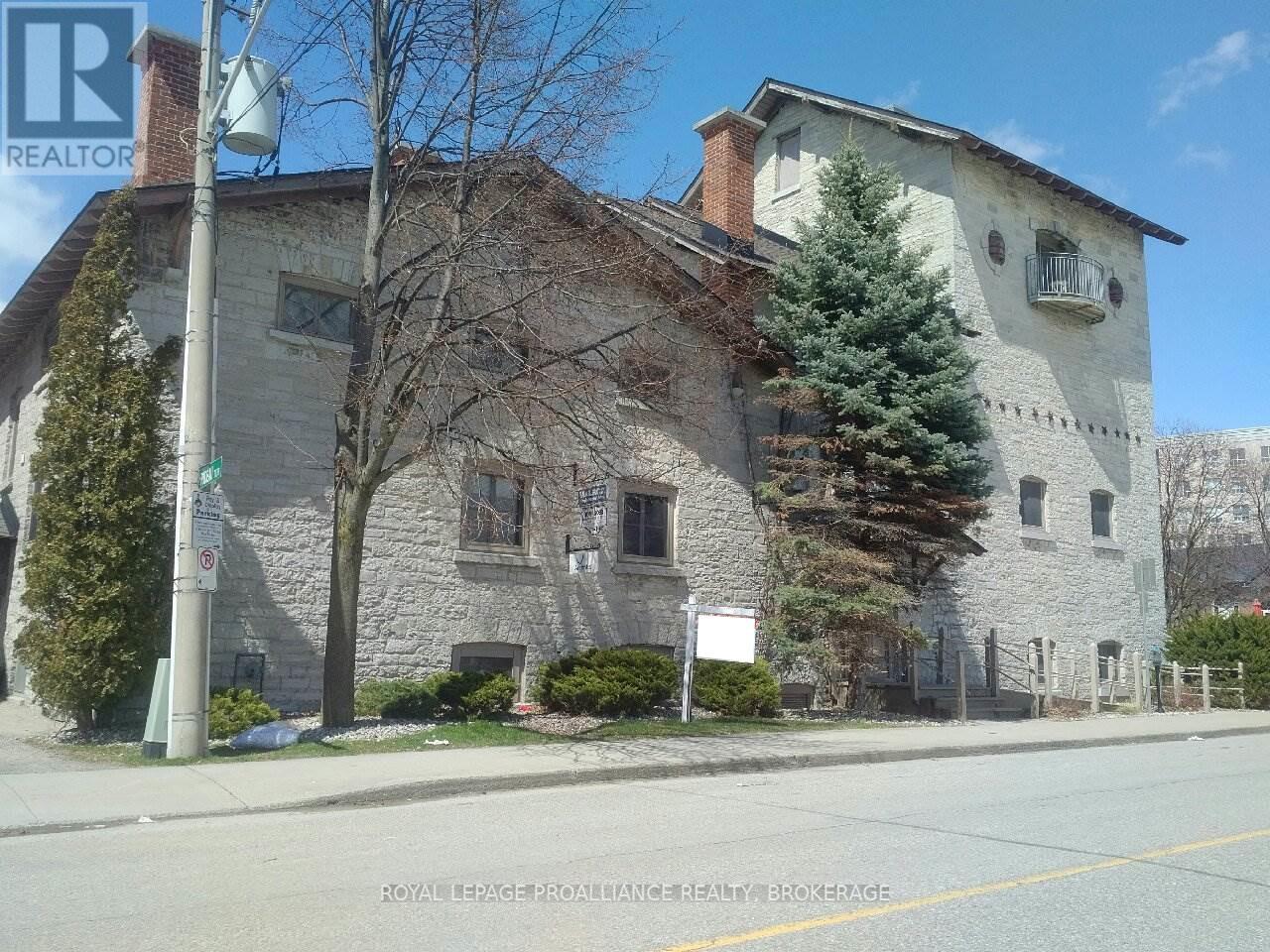 B3 - 308 WELLINGTON STREET W, Kingston (East of Sir John A. Blvd)