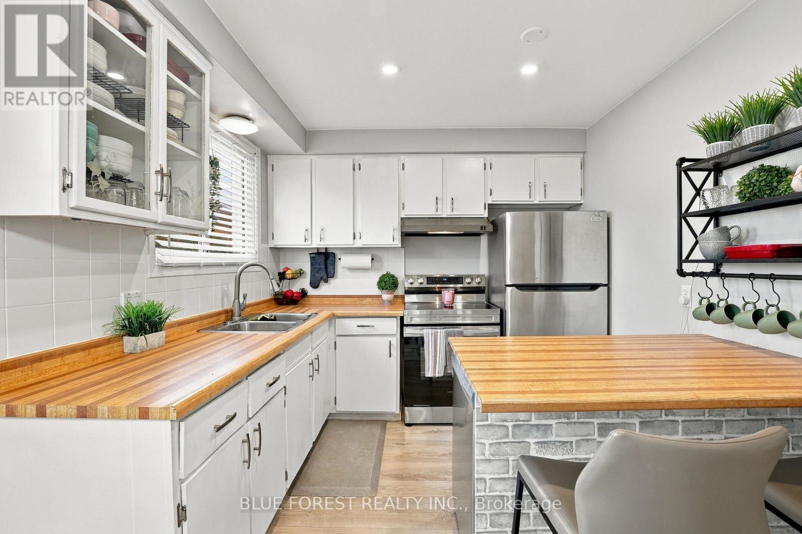 420 FOREST AVENUE, St. Thomas — photo 9