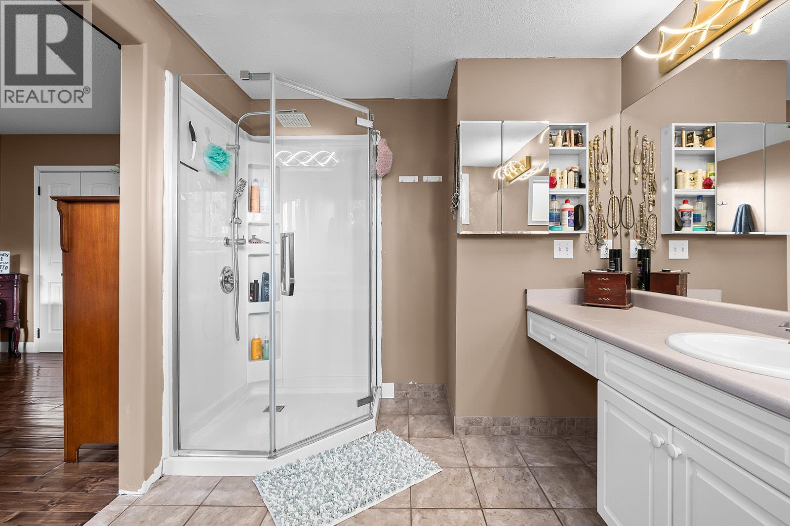  1050 Pinecrest Lane, Kelowna