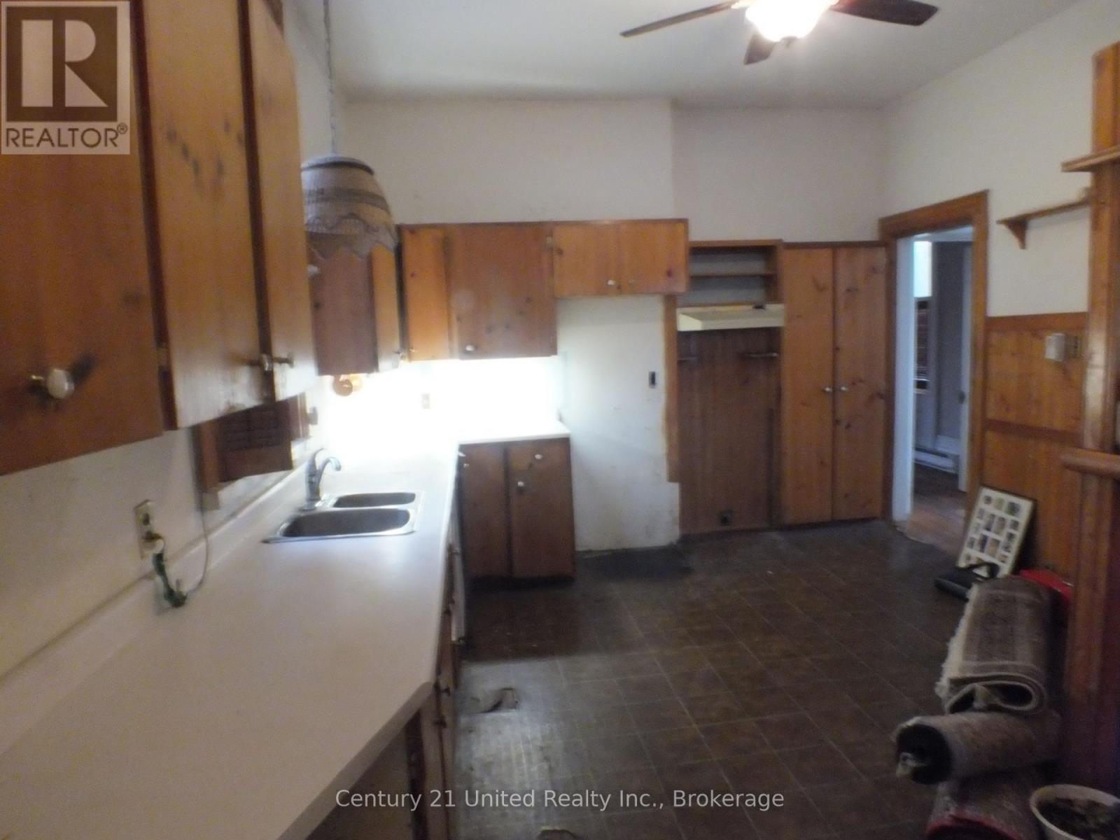 400 DOWNIE STREET, Peterborough (Town Ward 3) — photo 8