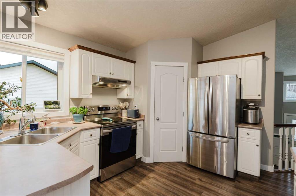 9812 65 Avenue, photo 10 of 36