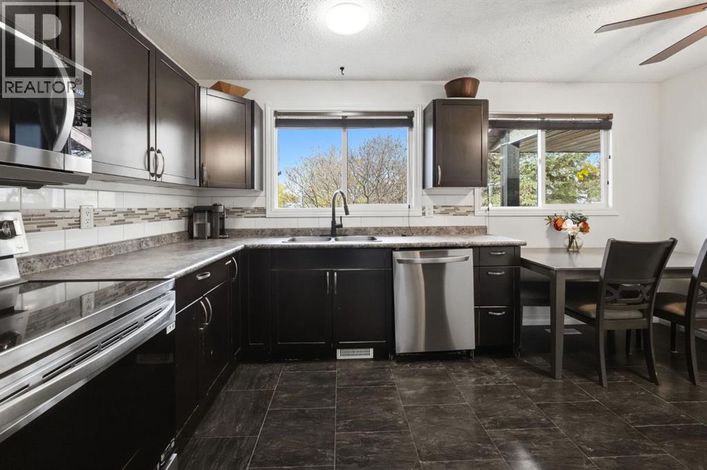61 Chappel Drive, photo 9 of 34