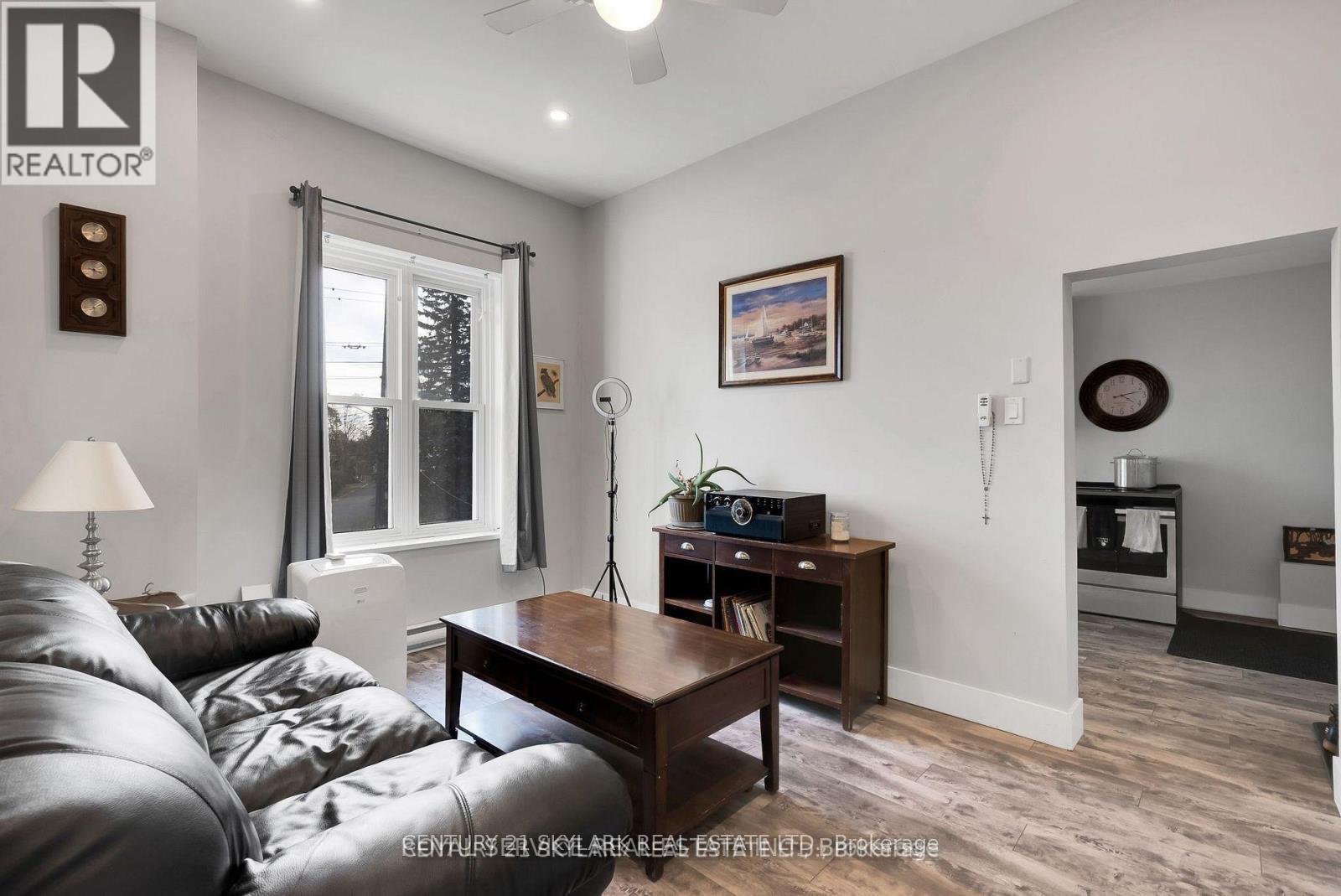 3- 8 Wellington Street, Clarington, ON photo 5