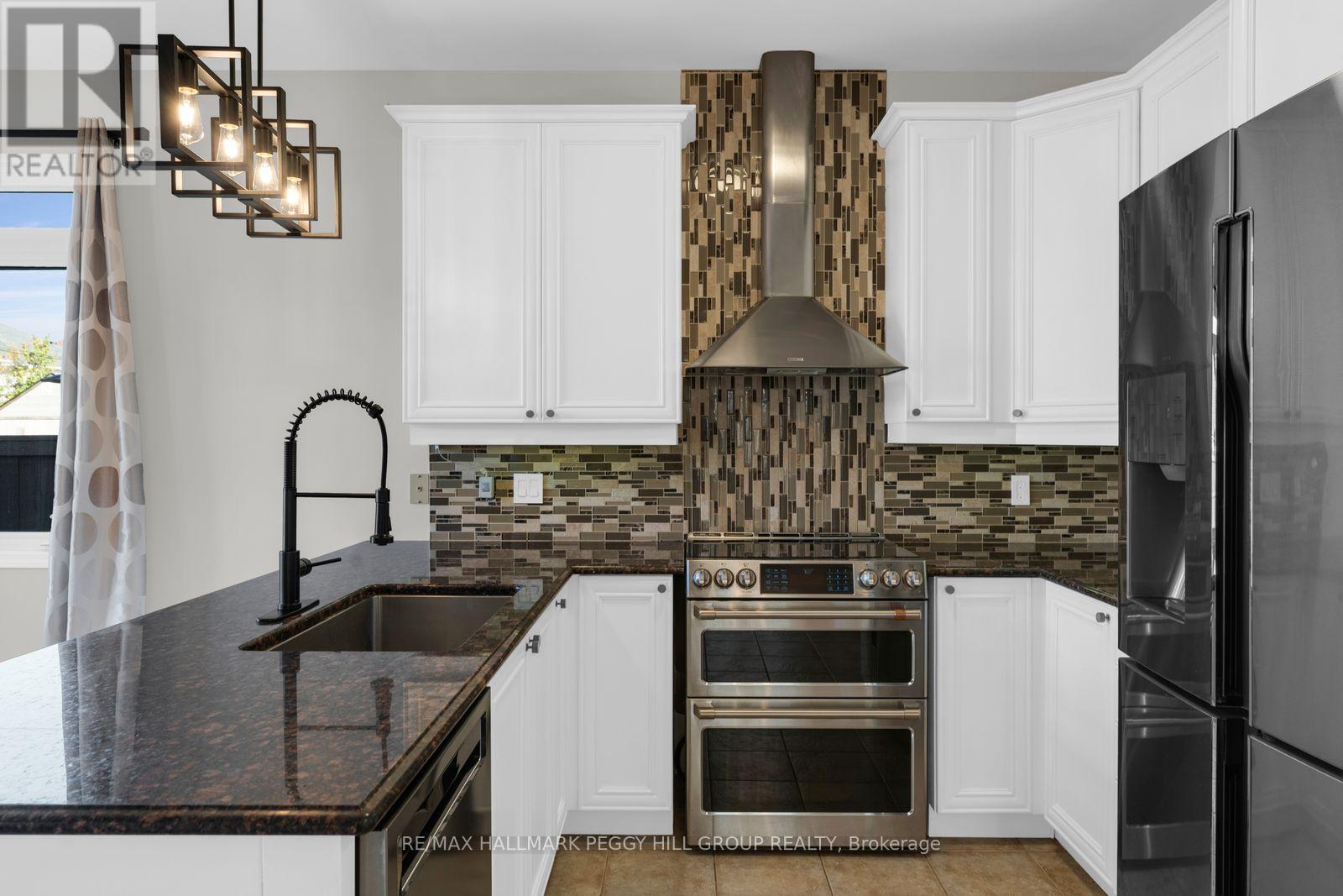 80 Monarchy Street, Barrie photo 7