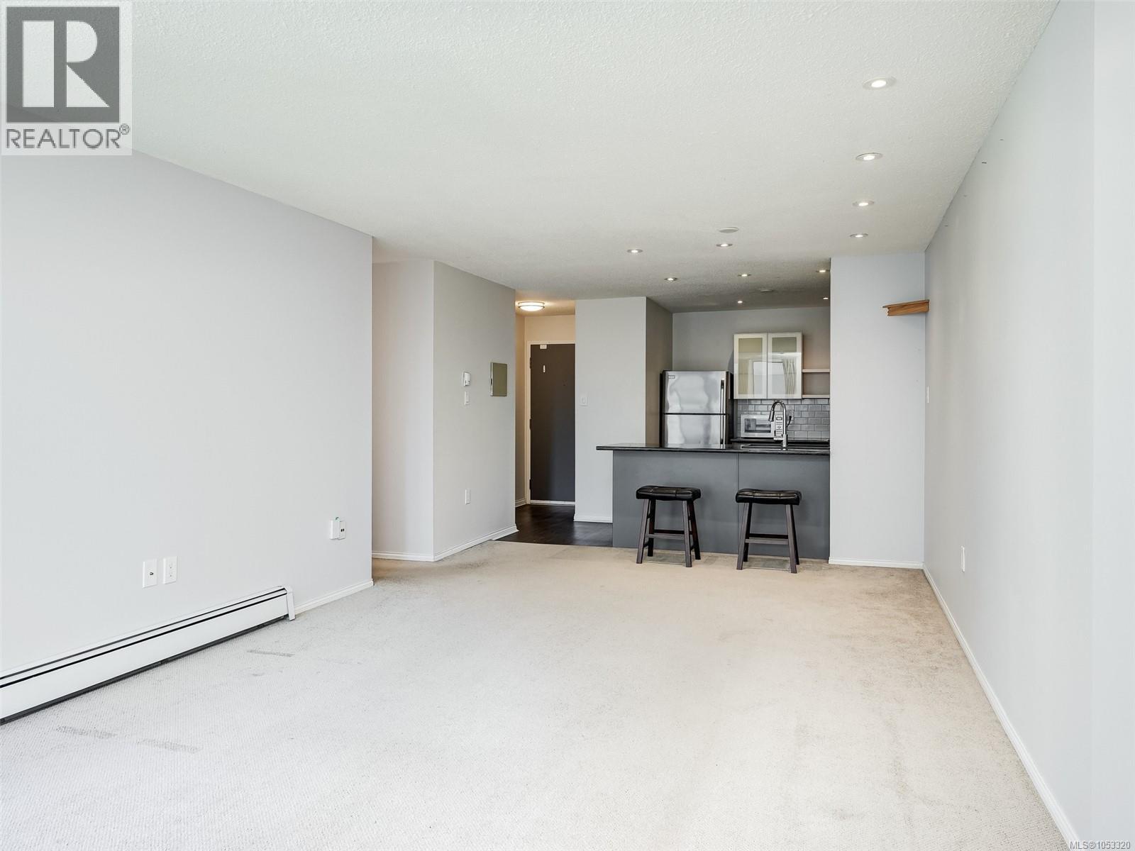 213 1745 Leighton Road, Victoria