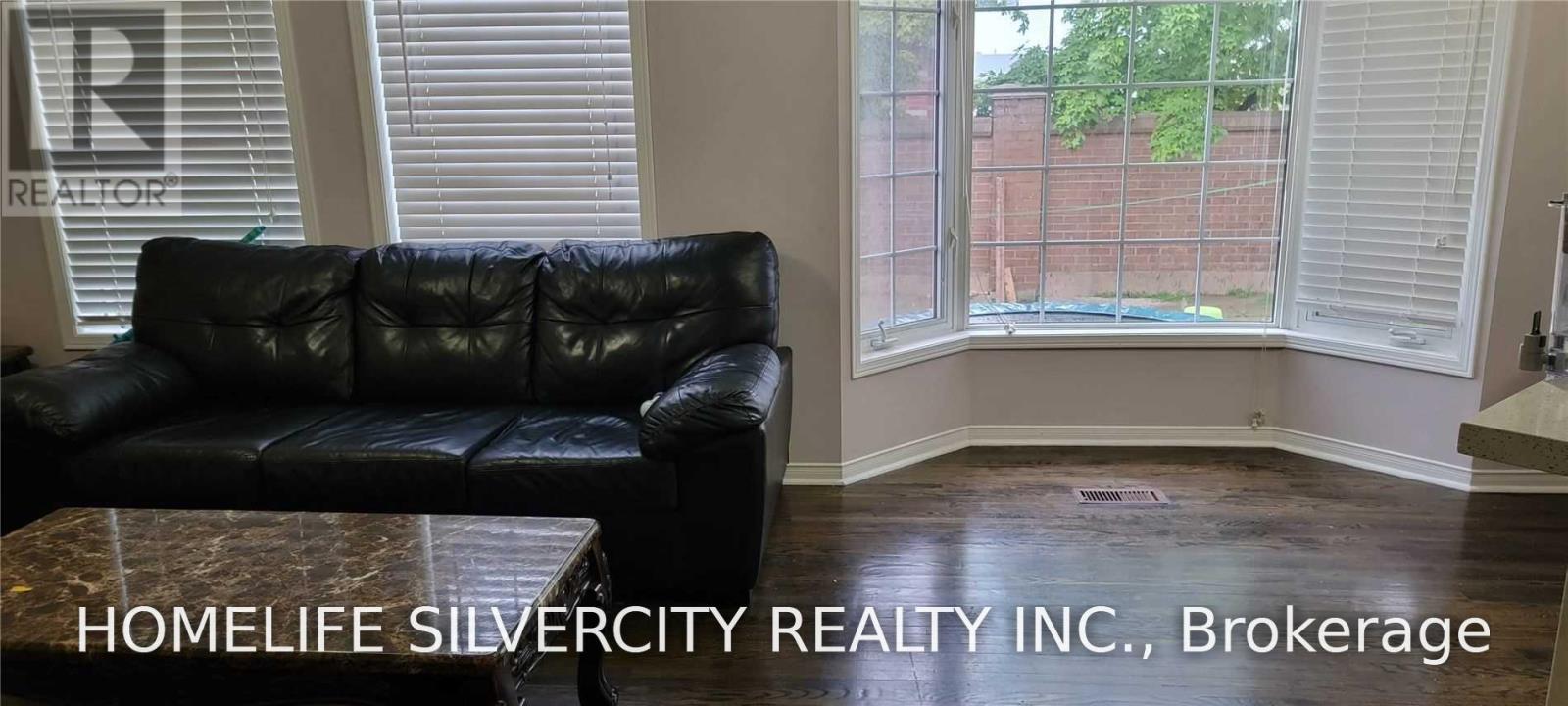 6 SEASIDE CIRCLE, Brampton (Sandringham-Wellington) — photo 4