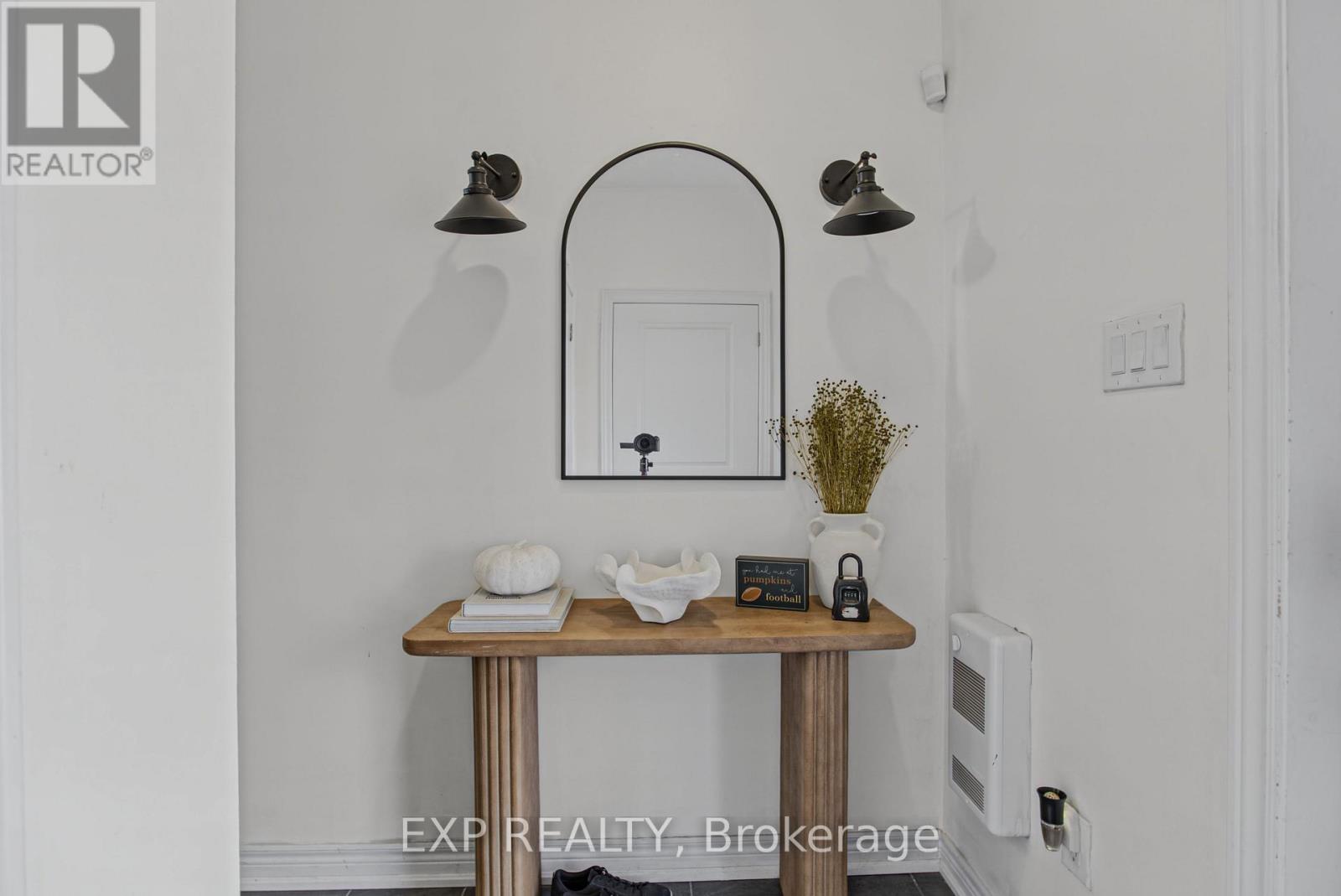 83 ESPLANADE LANE, Grimsby (Grimsby Beach) — photo 3