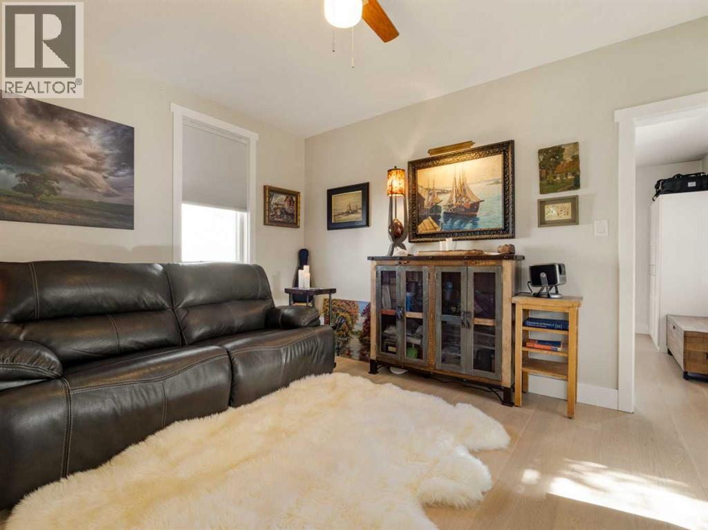 1306 9 Street N, photo 4 of 39