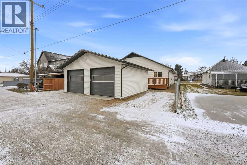 Listing photo – 5133 52 Street, Lacombe
