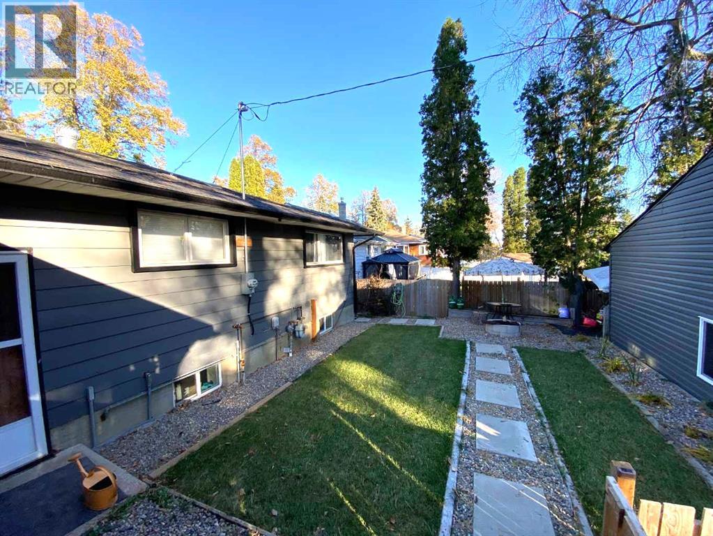 535 2A Avenue W, photo 26 of 30