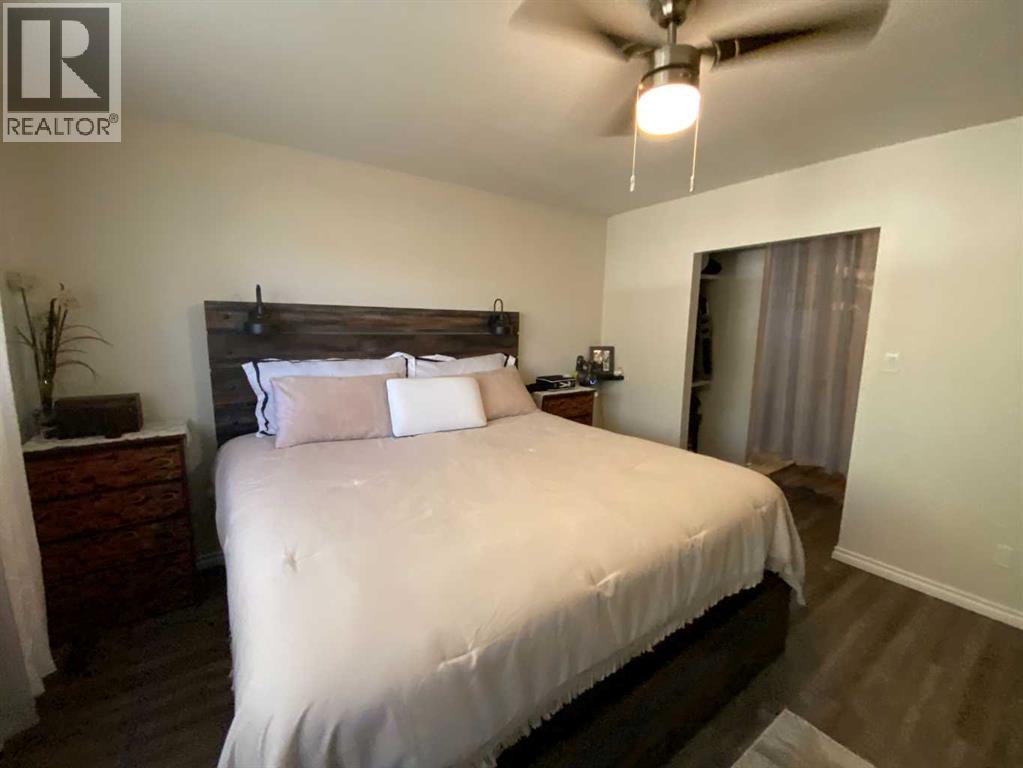 535 2A Avenue W, photo 12 of 30