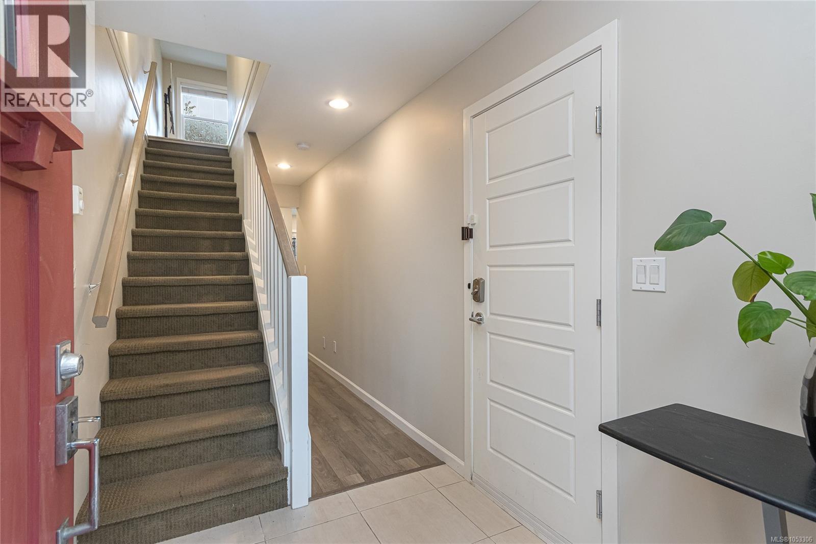 #8 3356 Whittier Ave - 6