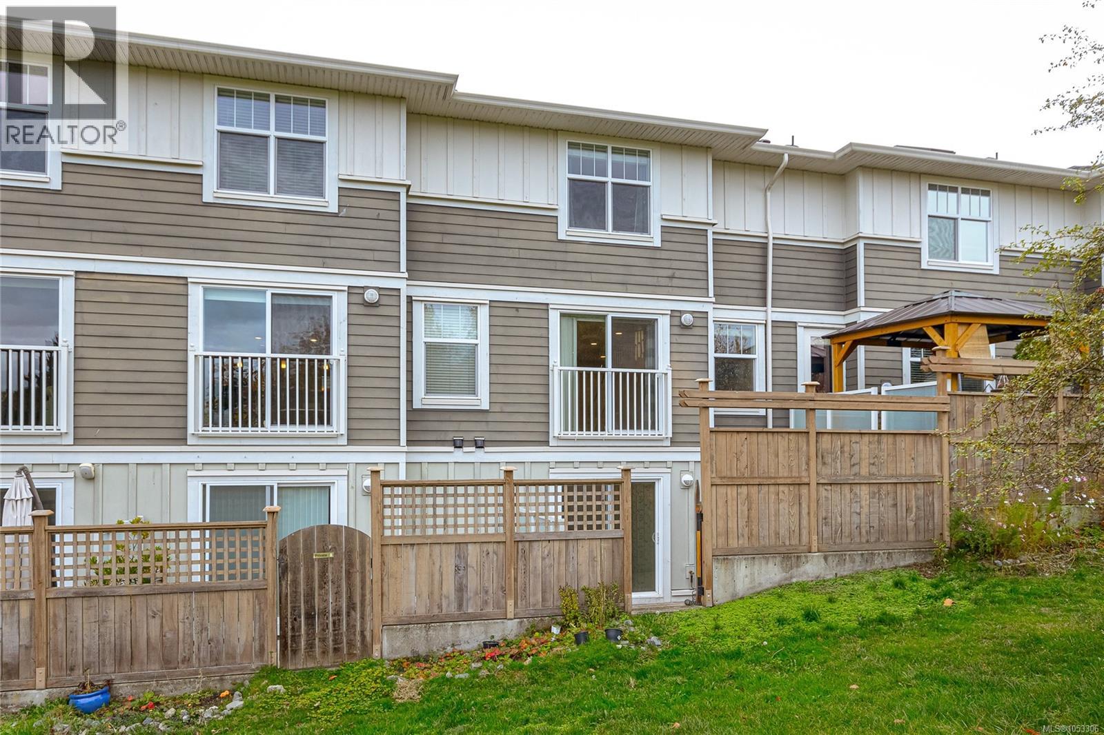 #8 3356 Whittier Ave - 29