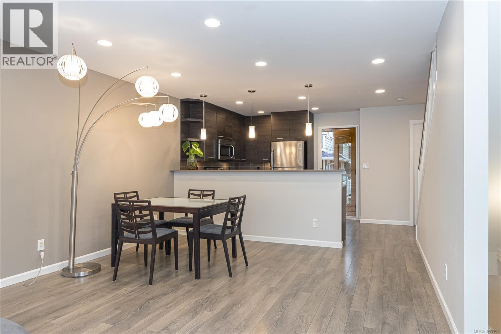 #8 3356 Whittier Ave - 11