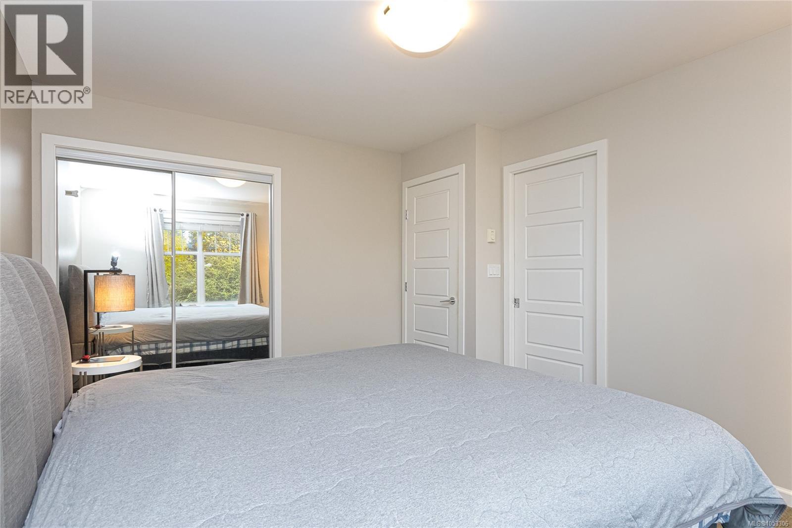 #8 3356 Whittier Ave - 16
