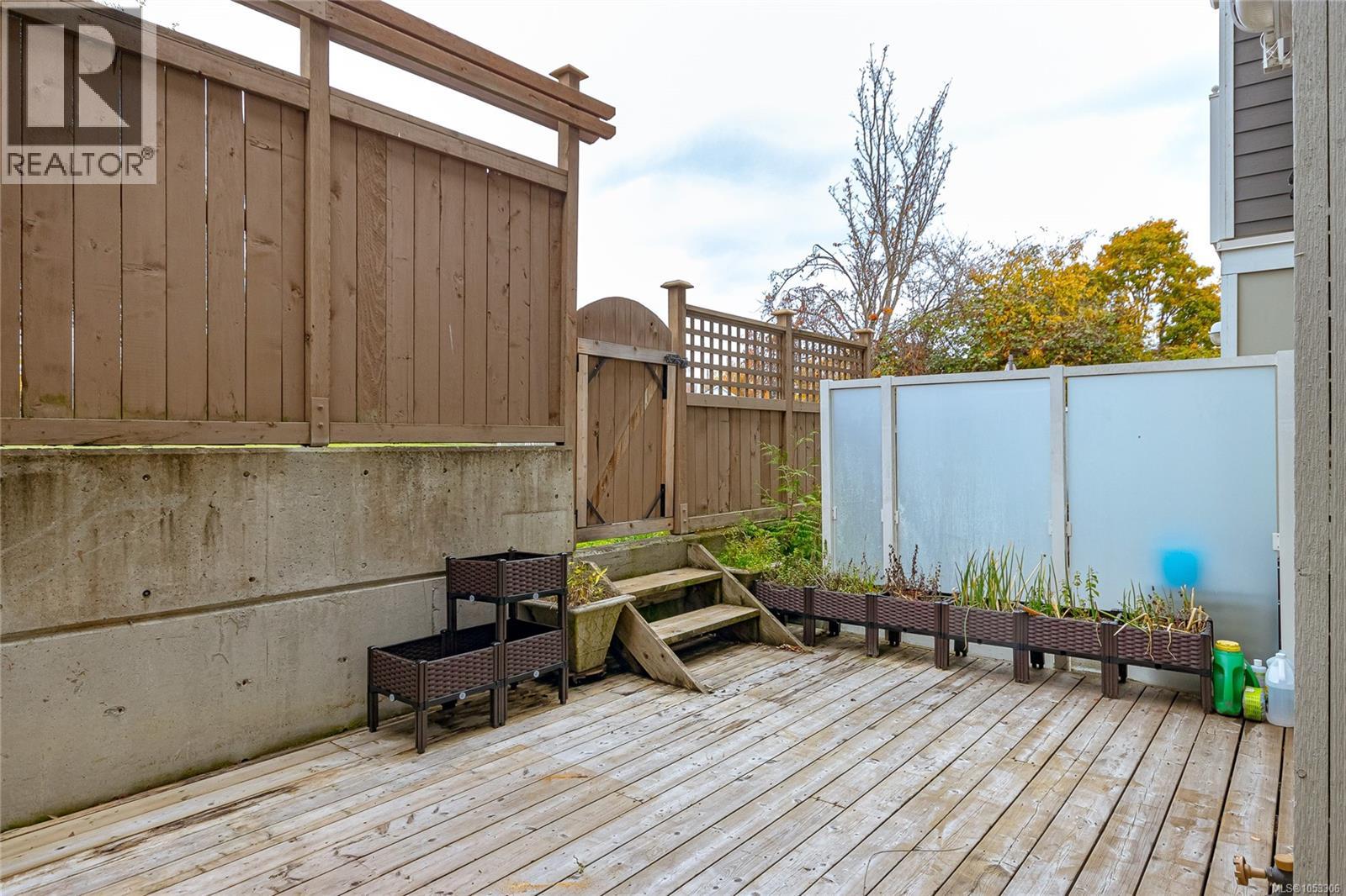 #8 3356 Whittier Ave - 28