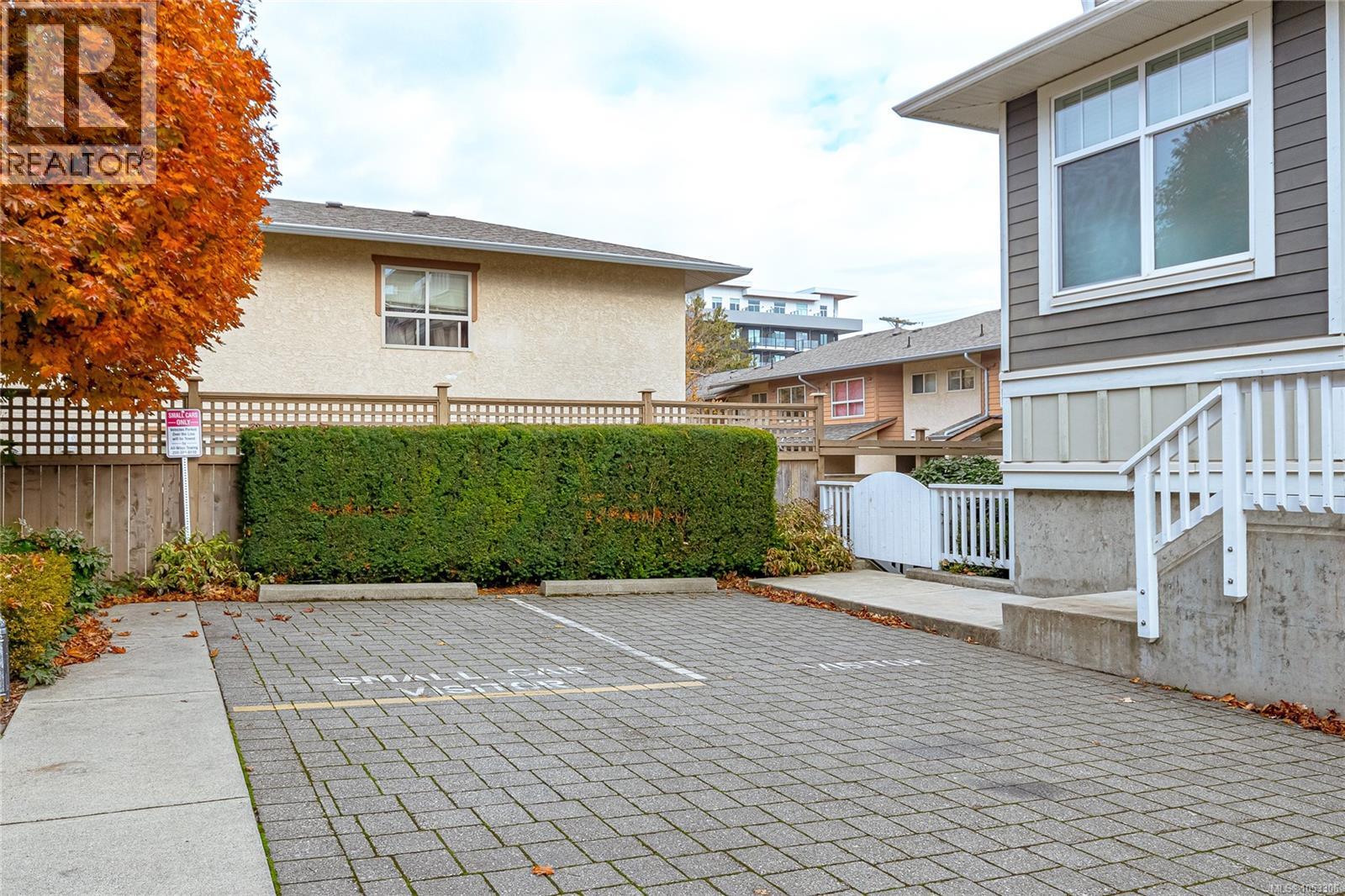 #8 3356 Whittier Ave - 32