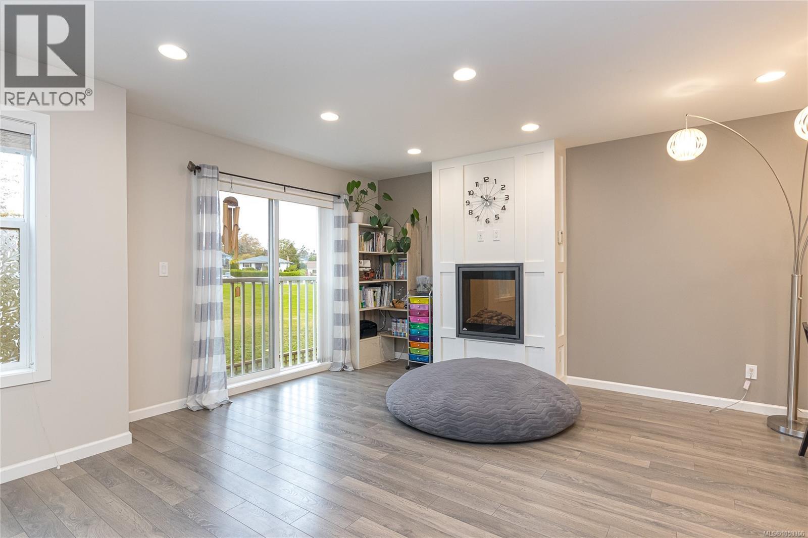 #8 3356 Whittier Ave - 8