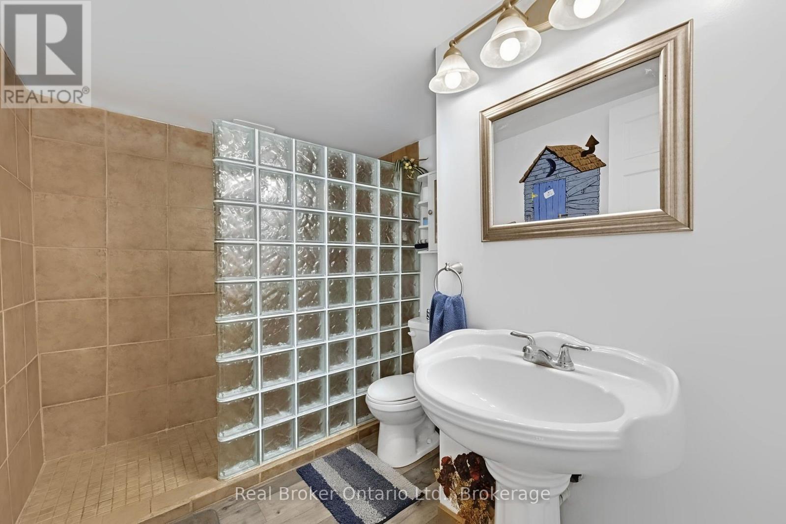8 Albert Street, Springwater photo 13