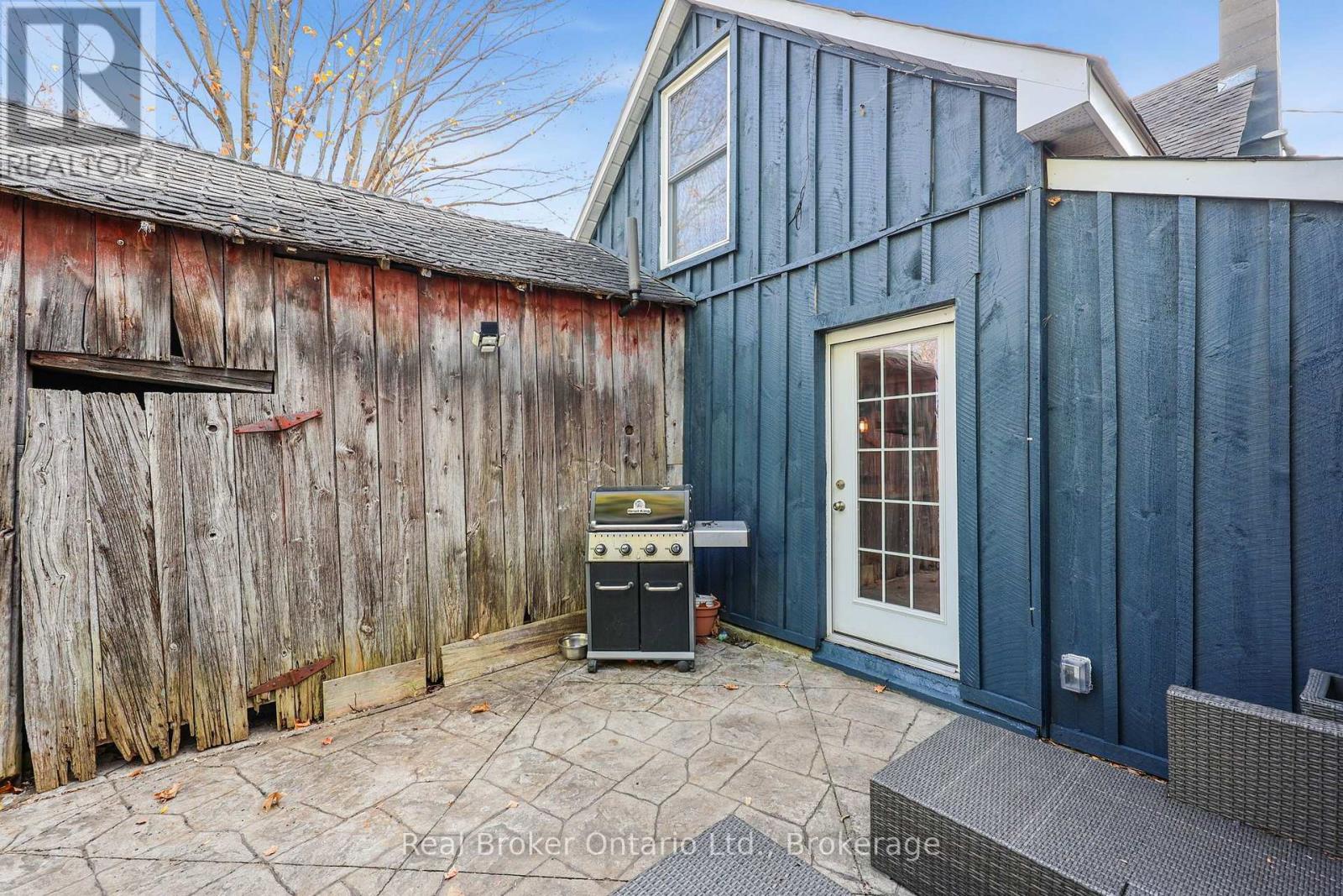 8 Albert Street, Springwater photo 21