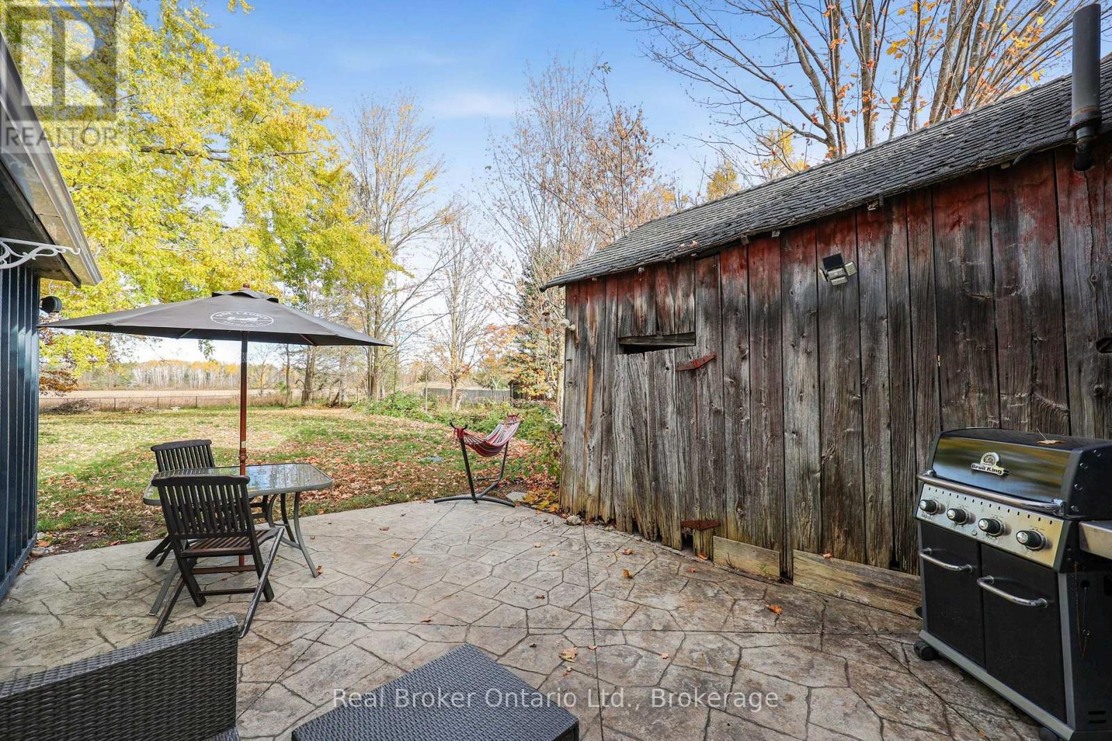 8 Albert Street, Springwater photo 23