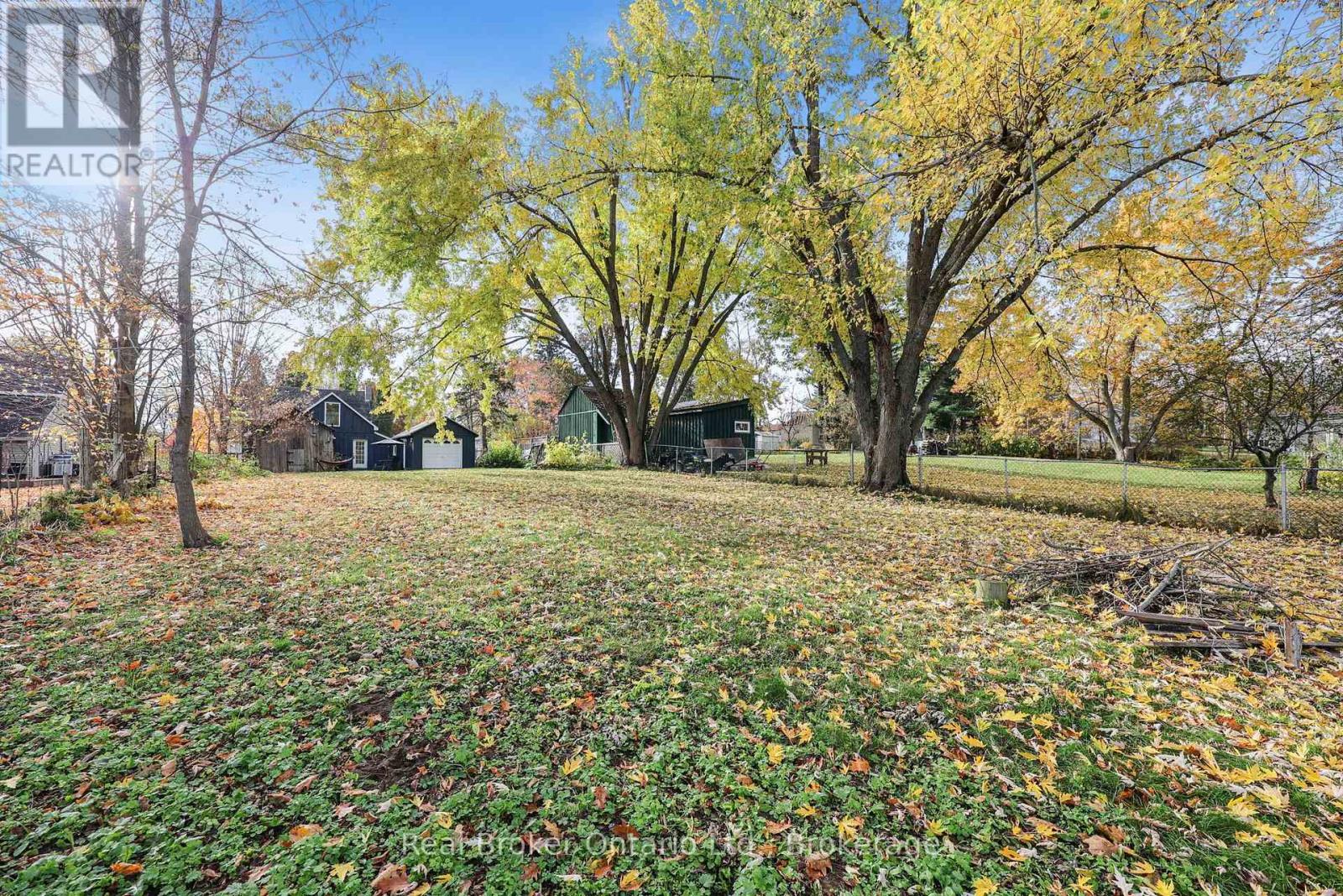 8 Albert Street, Springwater photo 28