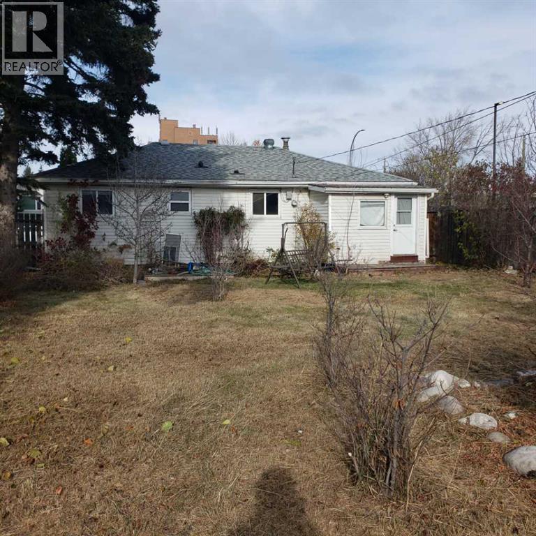 8611 47 Avenue NW, Calgary — photo 10