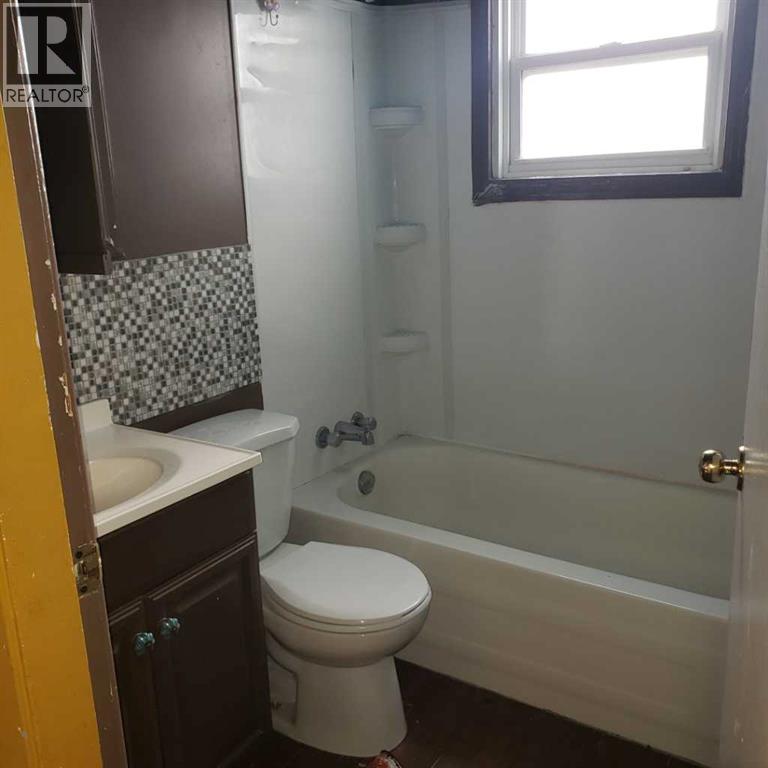 8611 47 Avenue NW, Calgary — photo 3