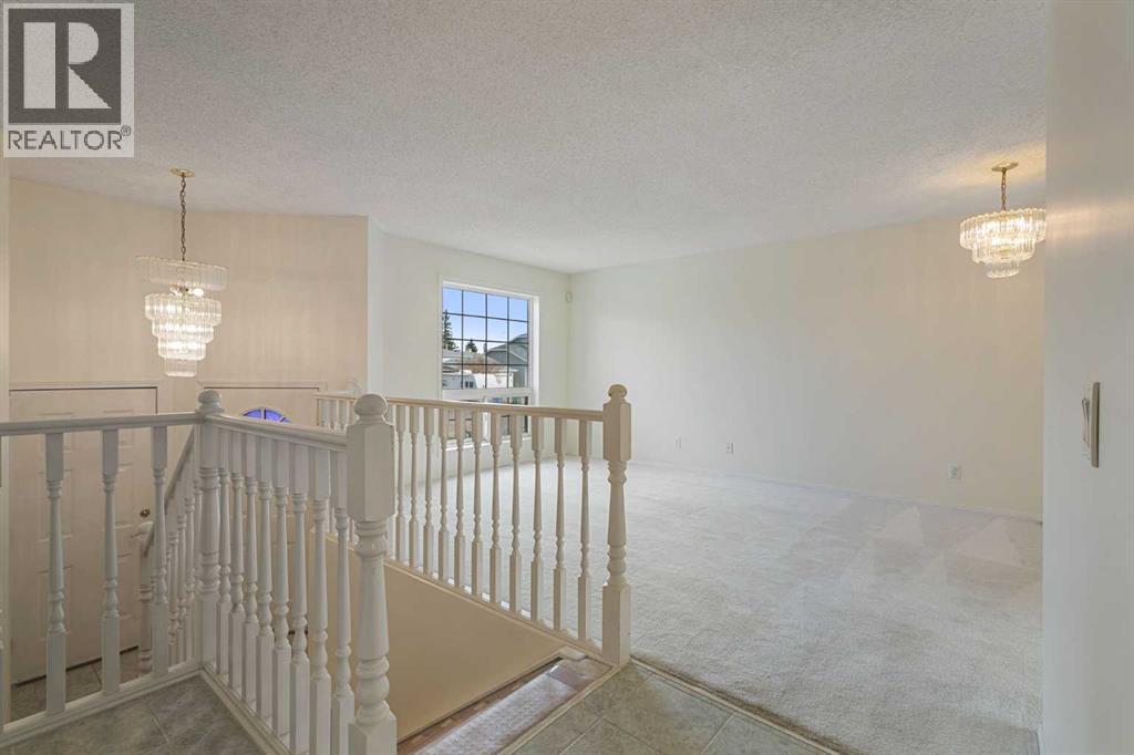 119 Hawkmount Close NW, Calgary — photo 15