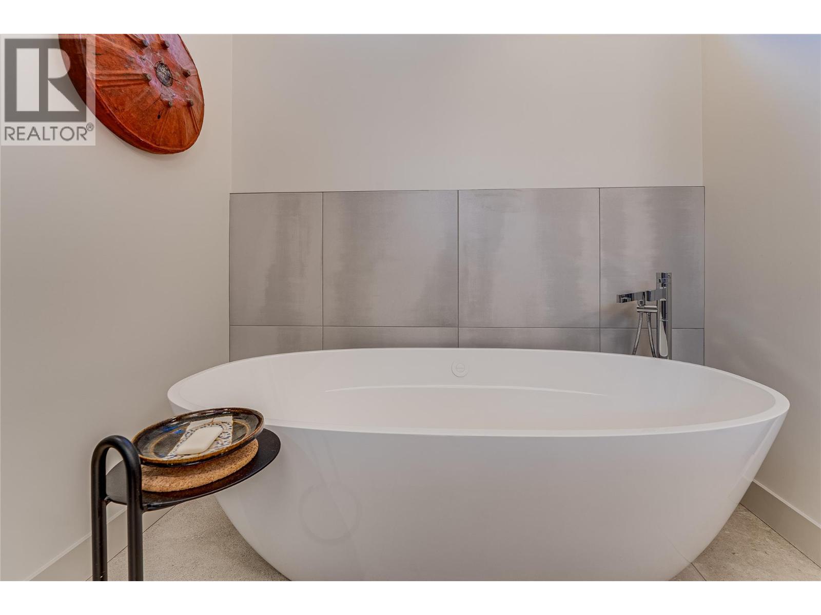 200 Valerian Lane, Silver Star
