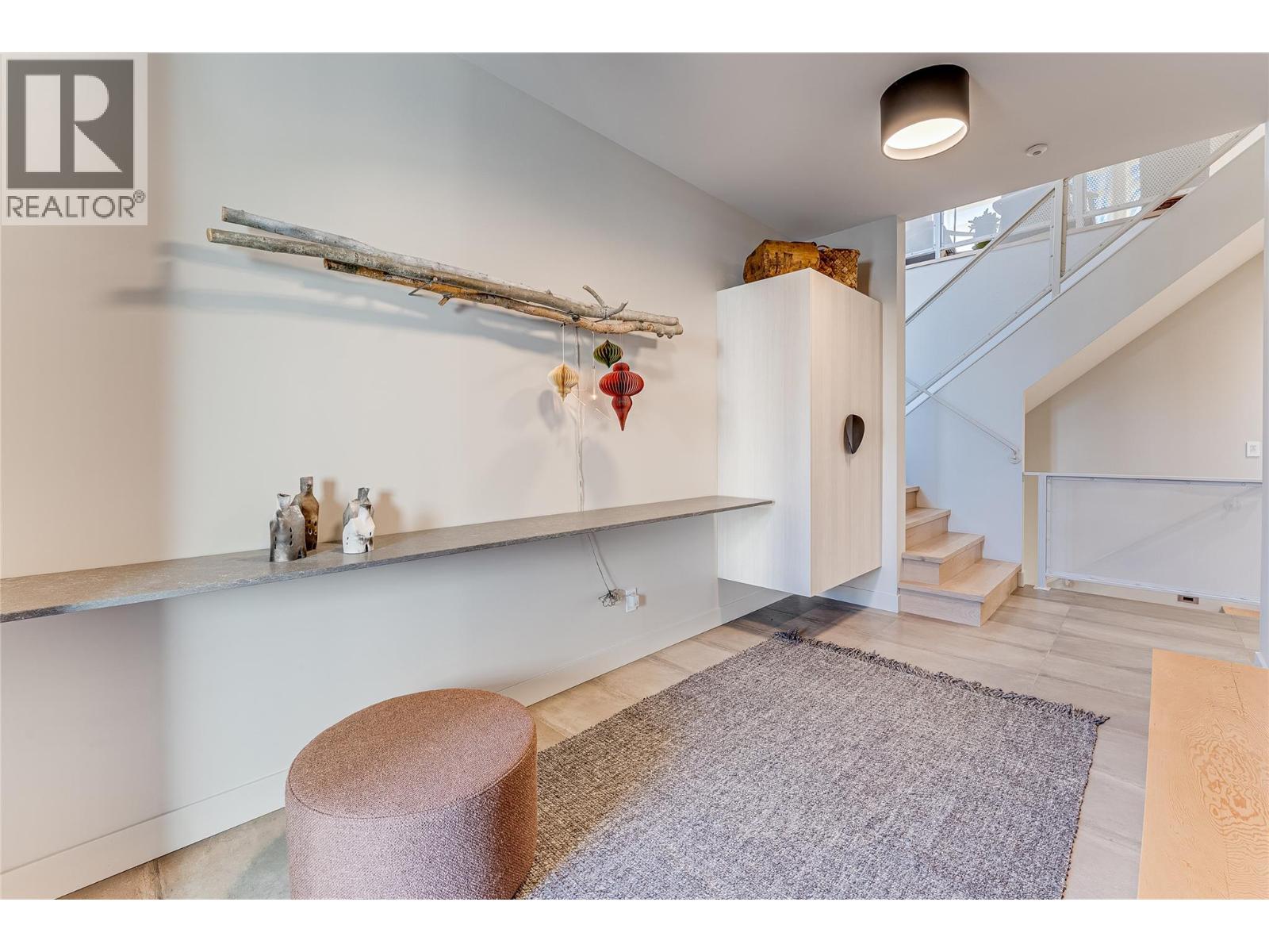 200 Valerian Lane, Silver Star