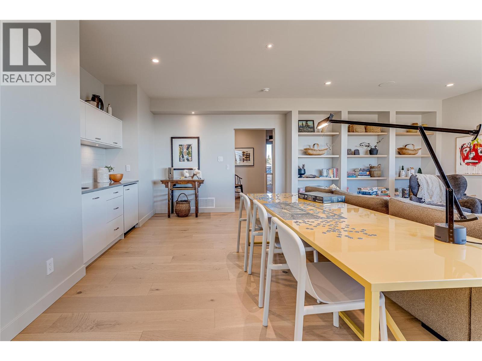 200 Valerian Lane, Silver Star