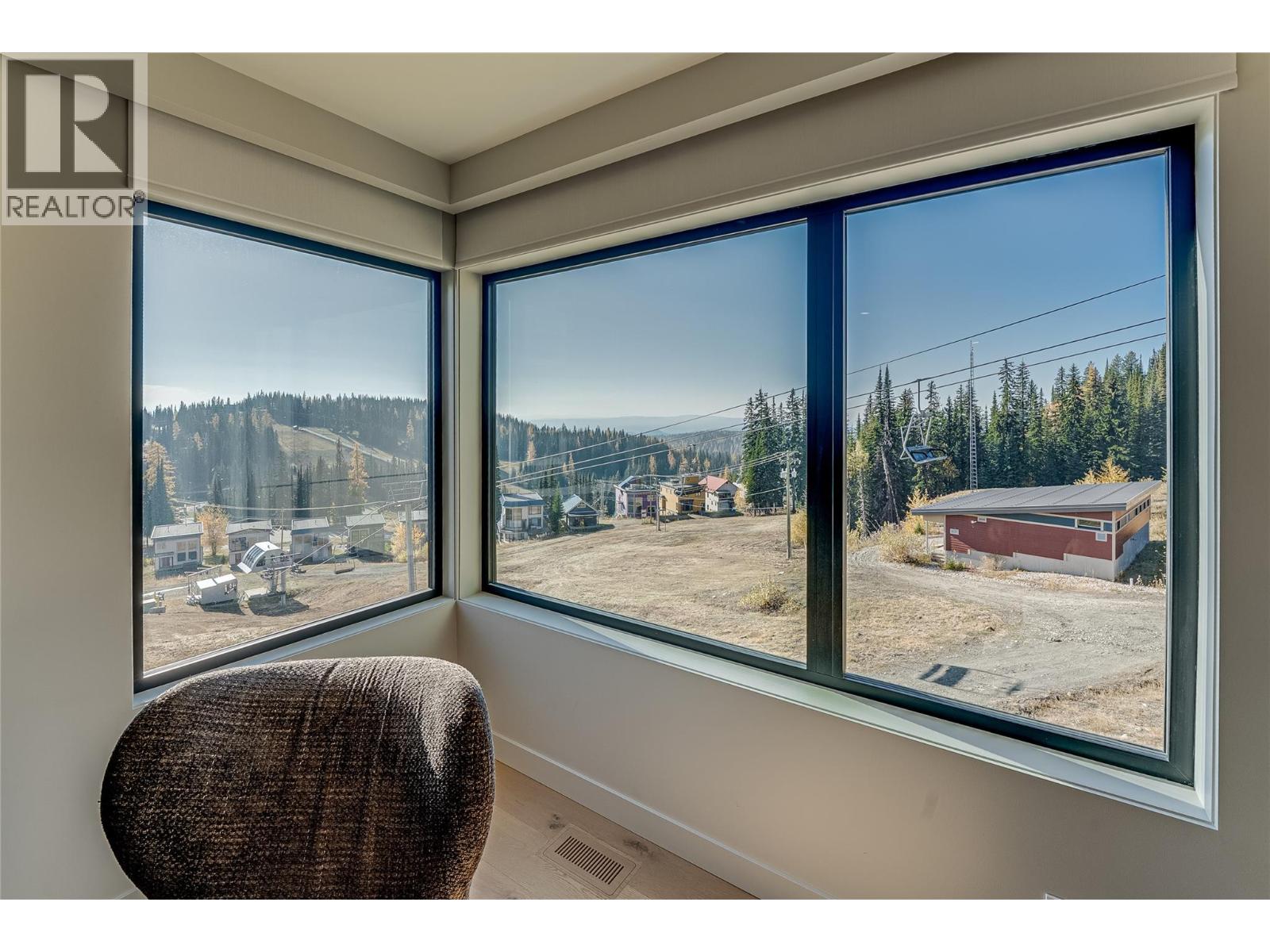 200 Valerian Lane, Silver Star