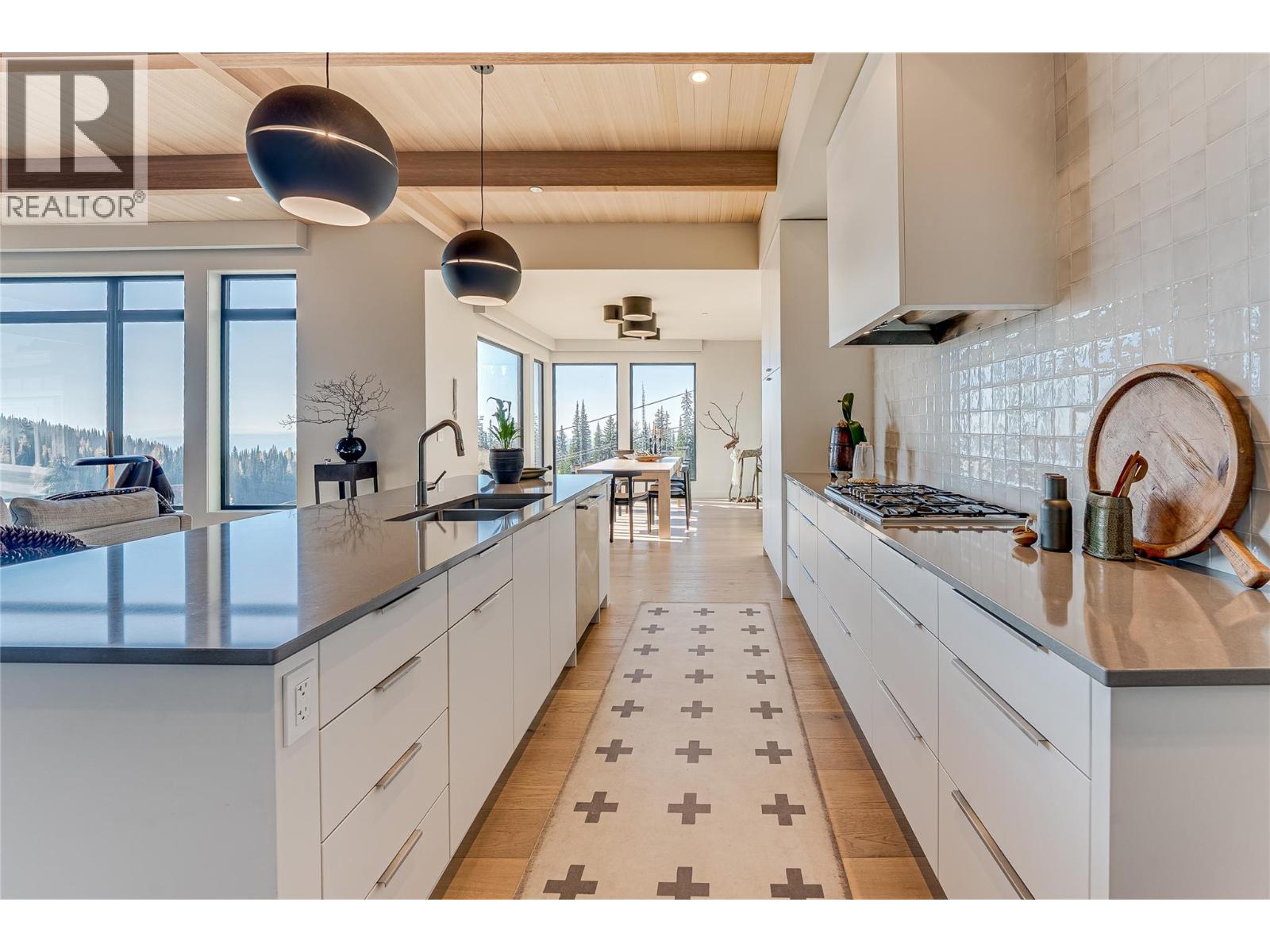 200 Valerian Lane, Silver Star