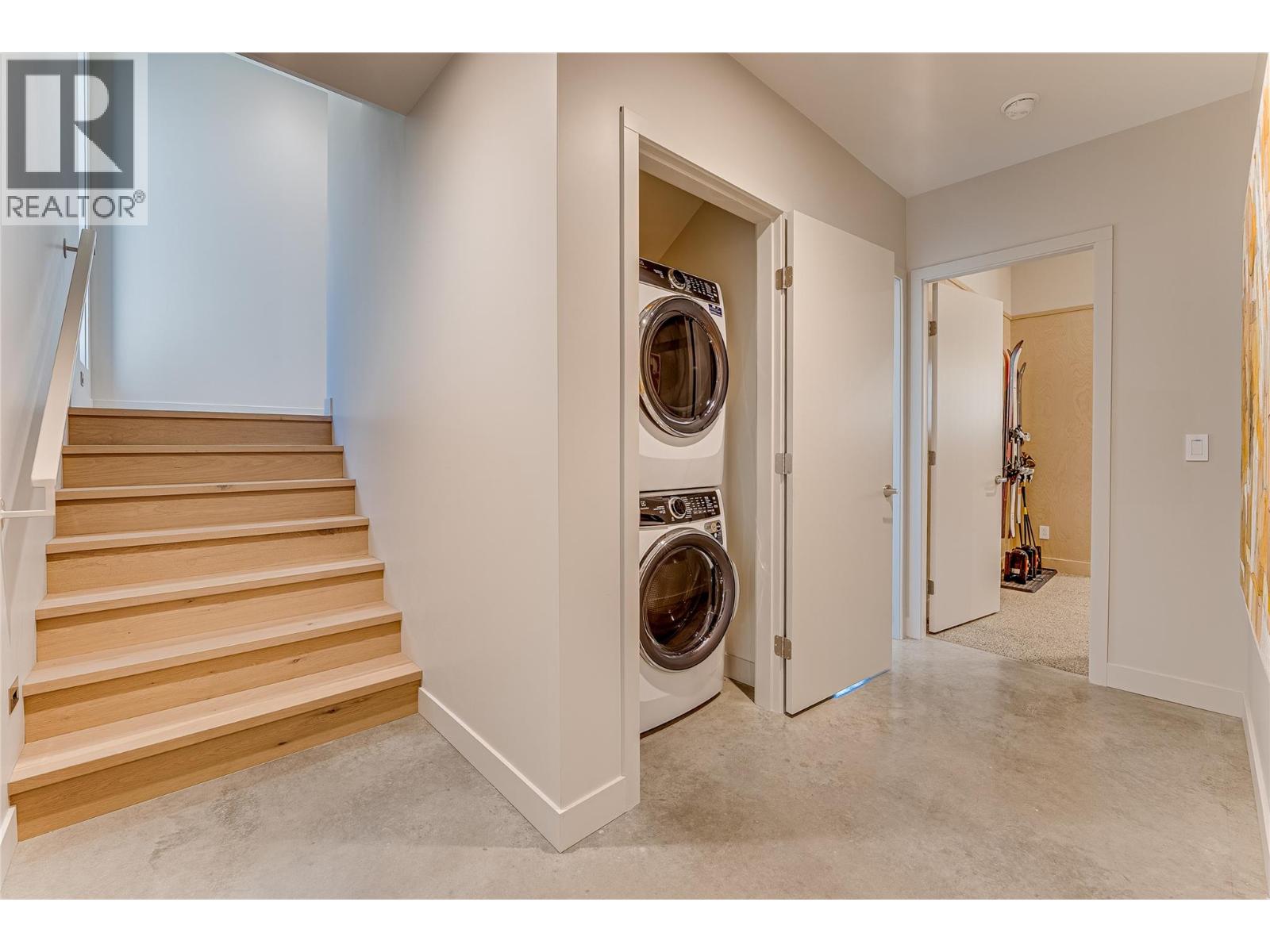 200 Valerian Lane, Silver Star